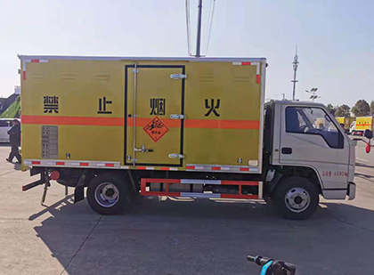 山丹爆破器材运输车工人安全操作规范与智能技术保障